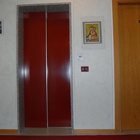 Garni Castel Ferari Hotel Tuenno Exterior photo