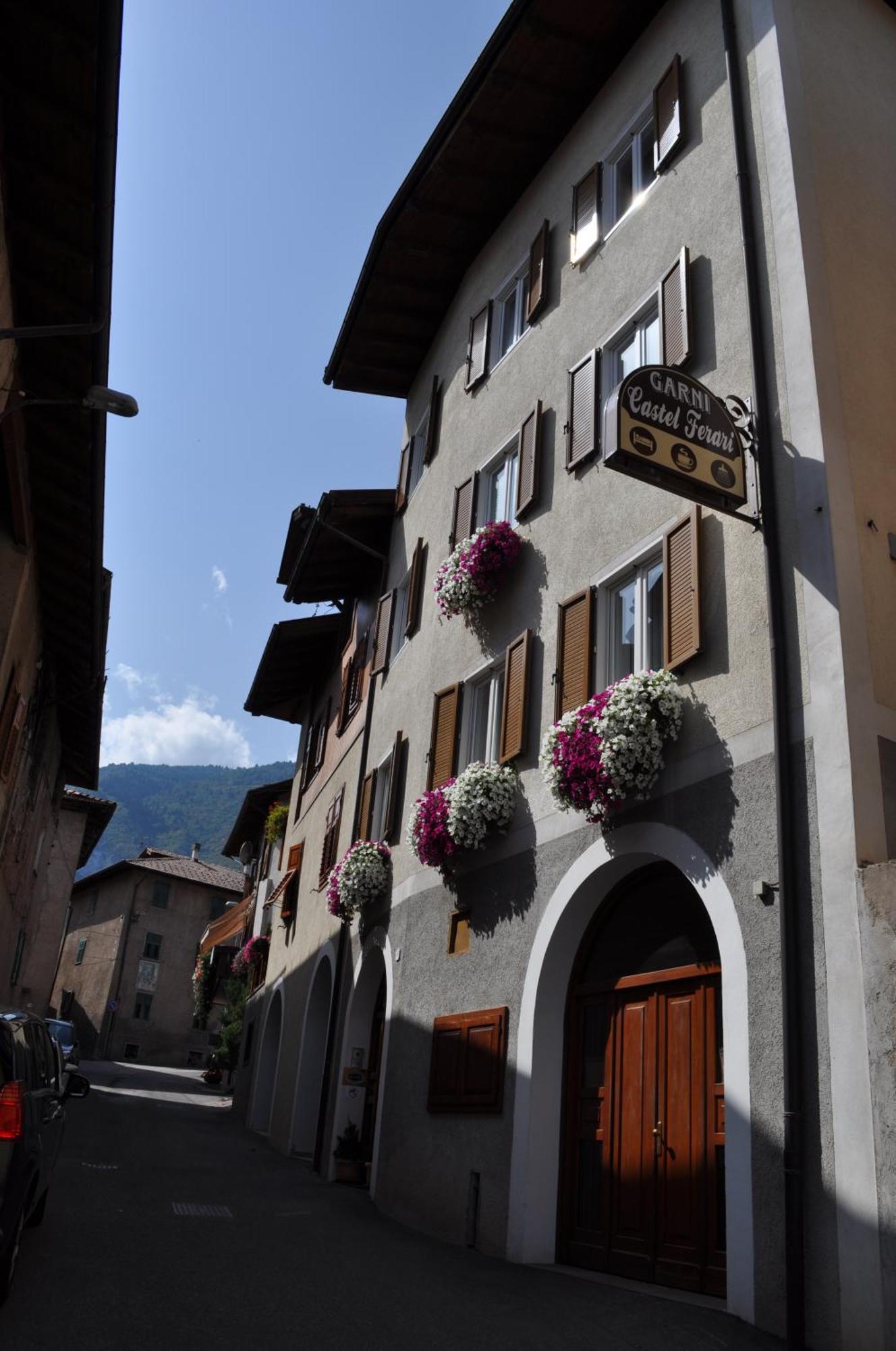 Garni Castel Ferari Hotel Tuenno Exterior photo