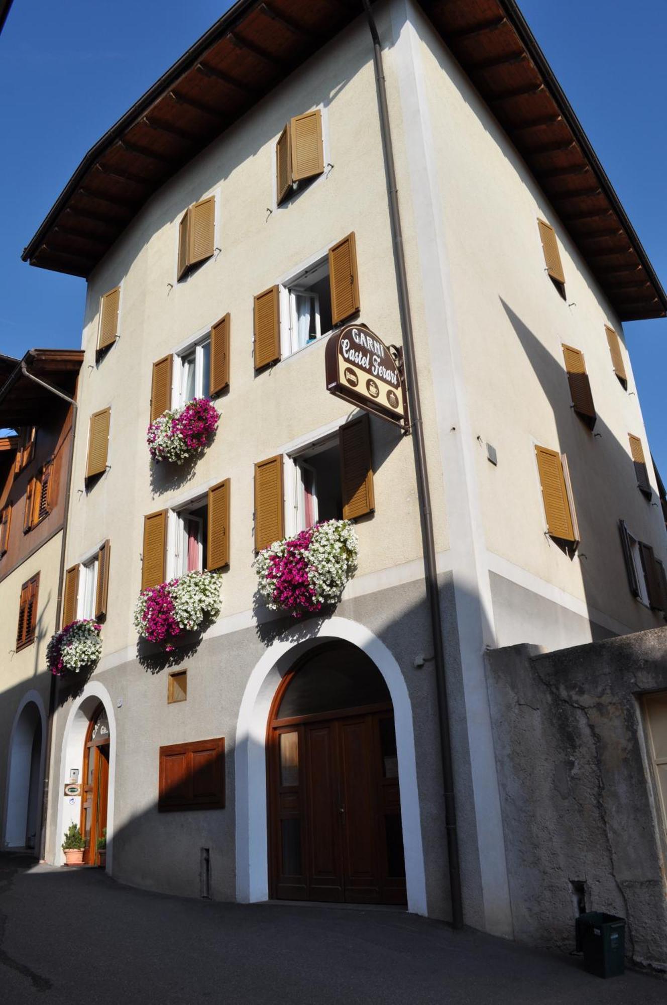 Garni Castel Ferari Hotel Tuenno Exterior photo