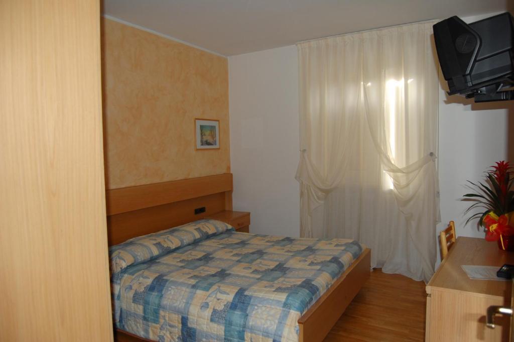 Garni Castel Ferari Hotel Tuenno Exterior photo