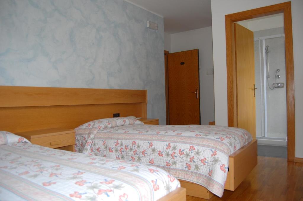 Garni Castel Ferari Hotel Tuenno Exterior photo