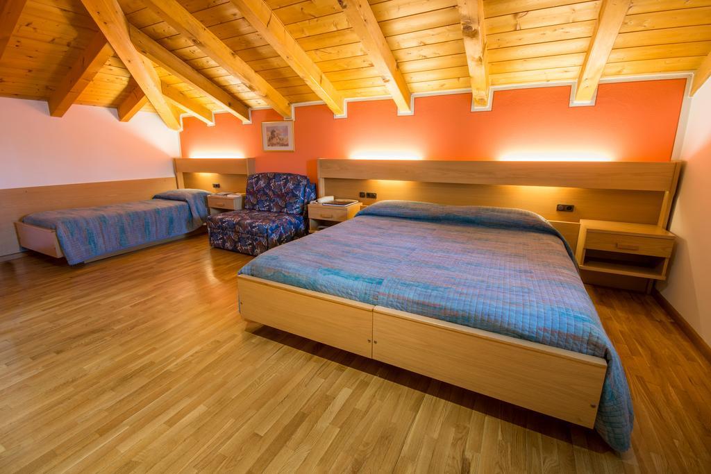 Garni Castel Ferari Hotel Tuenno Exterior photo