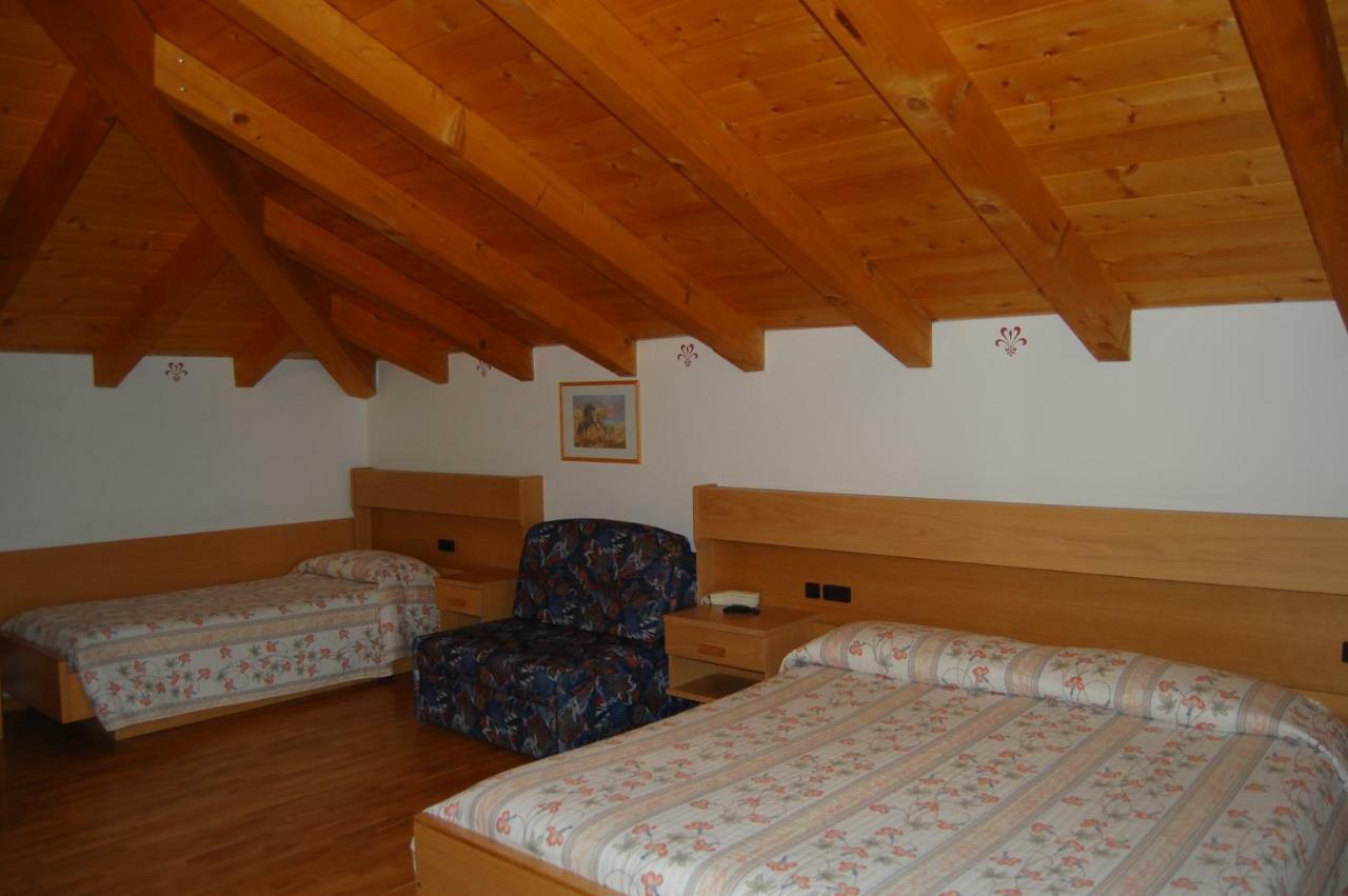 Garni Castel Ferari Hotel Tuenno Exterior photo